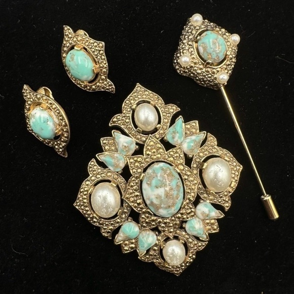 Sarah Coventry Jewelry - VTG Sarah Coventry “Remembrance” Set - Brooch, Earrings, And Stick Pin 1968